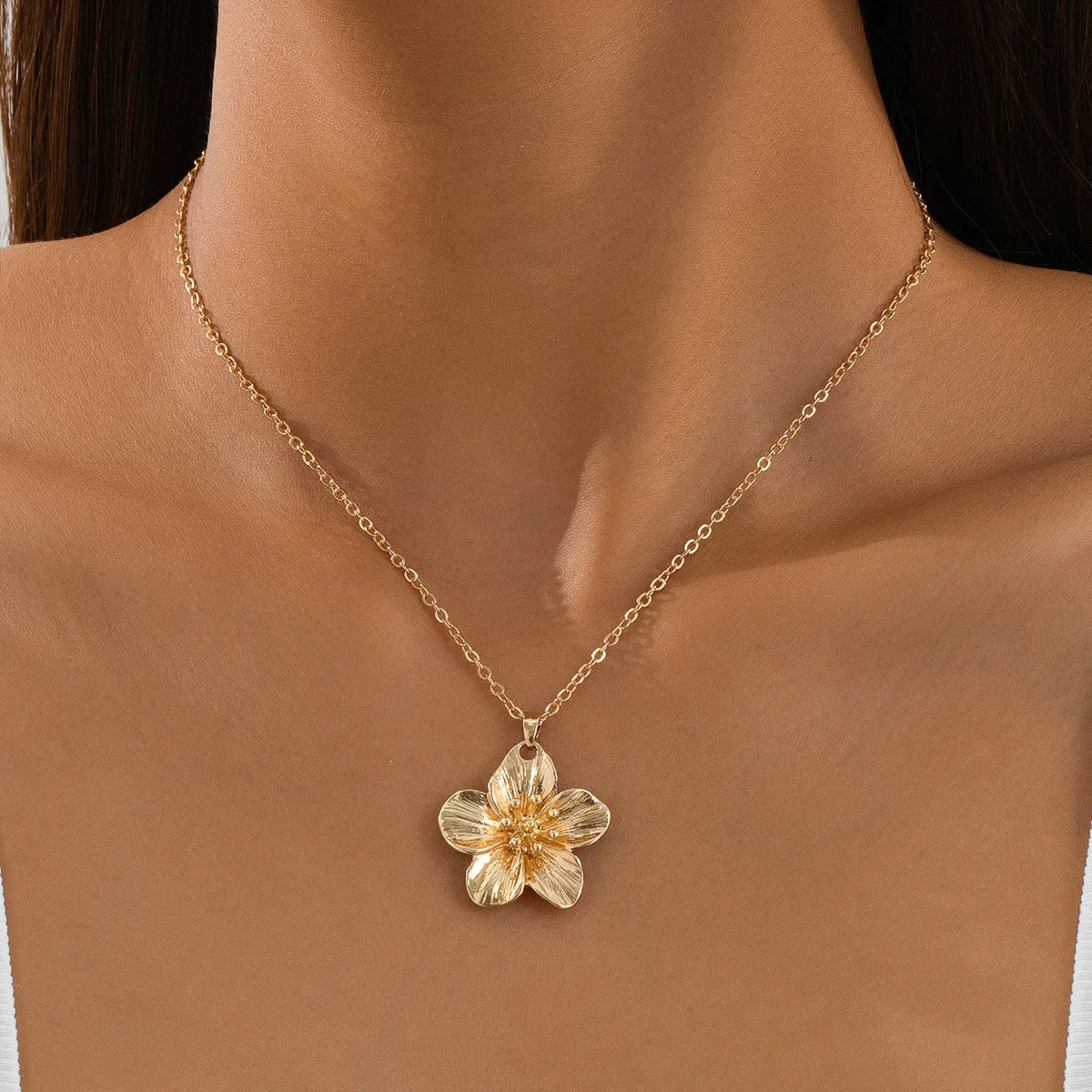 Vintage Retro Necklace with Floral Pendant