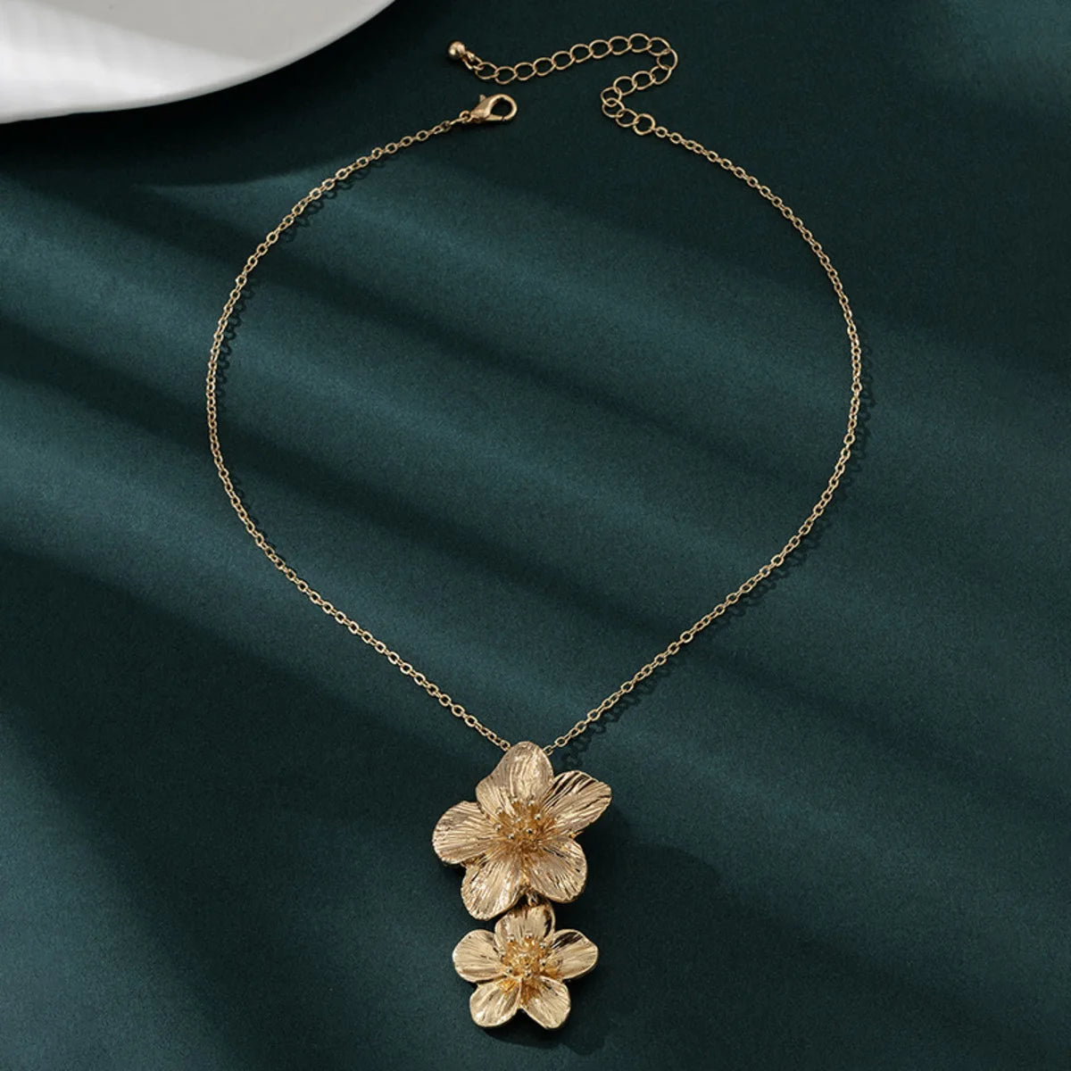 Vintage Retro Necklace with Floral Pendant