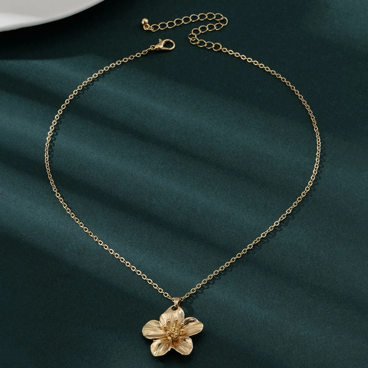 Vintage Retro Necklace with Floral Pendant