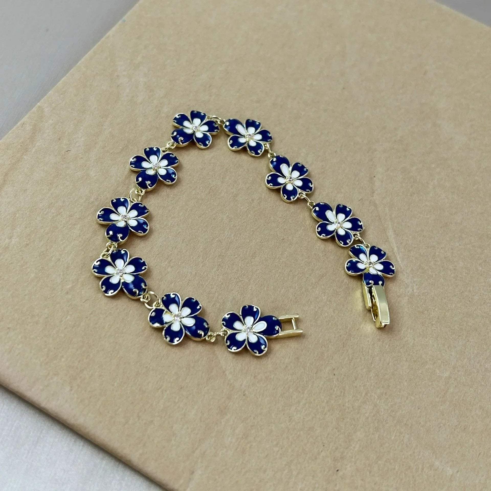 Golden Retro Shell Flower Luxury Bracelet