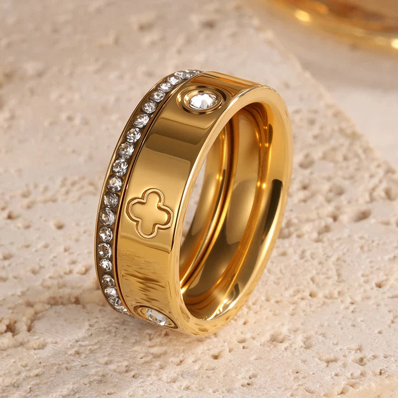 BASIC CLOVER WITH DIAMOND RING