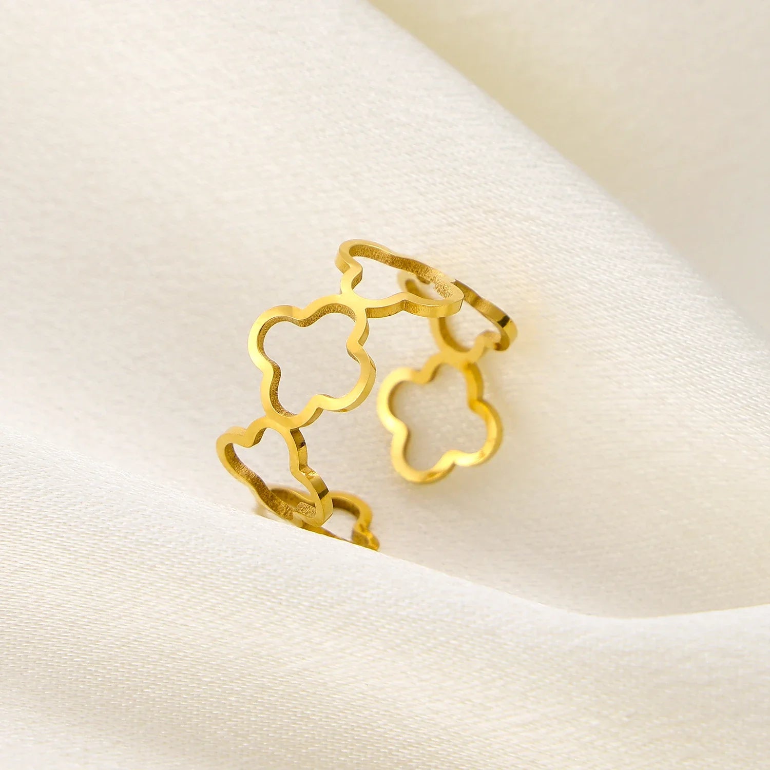 CLOVER FLOWER RING
